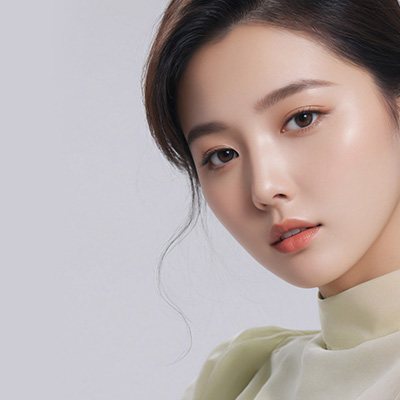 어나더 쁘띠 — 3/4 얼굴 여성 모델